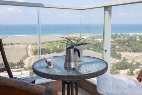 balkon/terras, Tirat Carmel Penthouse in Mount Carmel