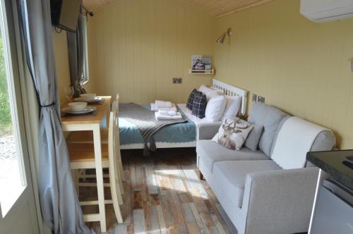 Middlehead Huts in Stape