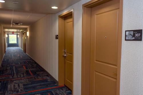 Hampton Inn & Suites Riverton - image 6