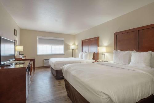 2 queen beds