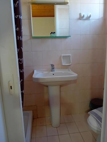 PETROS ROOMS to LET KALOGRIA BEACH