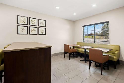 Comfort Inn & Suites High Point - Archdale - image 11