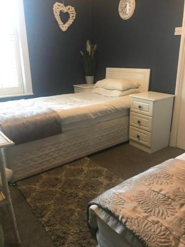 2 twin beds