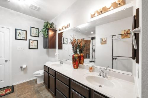 Charming Dallas Retreat Near Top Attractions home in Dallas, USA