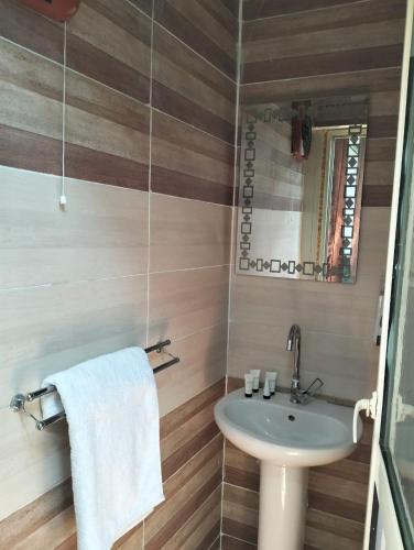 room detail thumbnail 2