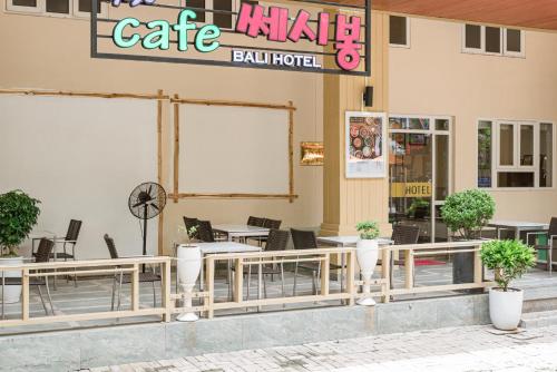Bali hotel - 출입구