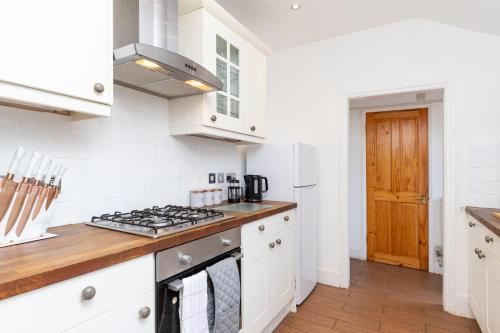 Entire 5 Bed House - Contractors, Family's & More - Free Parking in Hatfield