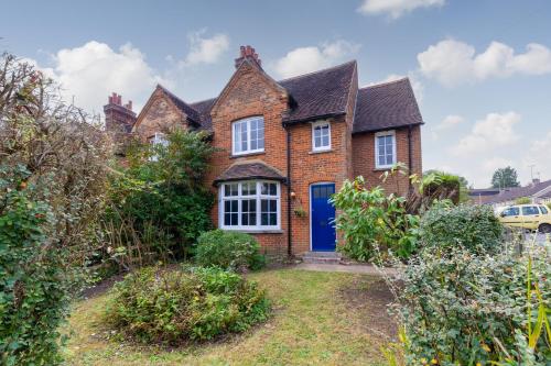 Entire 5 Bed House - Contractors, Family's & More - Free Parking in Hatfield