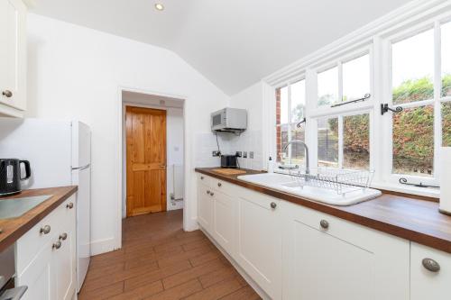 Entire 5 Bed House - Contractors, Family's & More - Free Parking in Hatfield