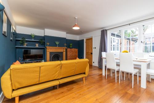 Entire 5 Bed House - Contractors, Family's & More - Free Parking in Hatfield