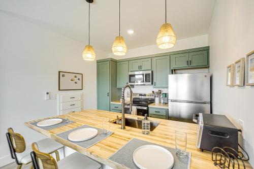 7 Mi to Downtown Dripping Springs Home with Views! in Dripping Springs, USA