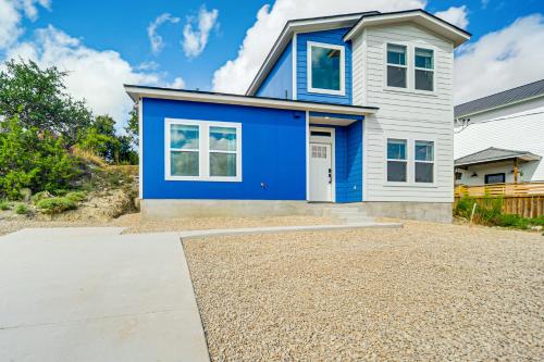 7 Mi to Downtown Dripping Springs Home with Views! in Dripping Springs, USA