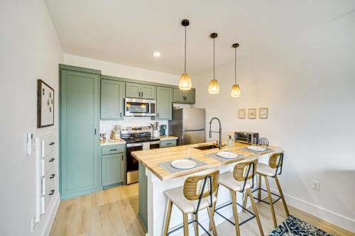 7 Mi to Downtown Dripping Springs Home with Views! in Dripping Springs, USA