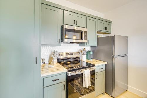 7 Mi to Downtown Dripping Springs Home with Views! in Dripping Springs, USA