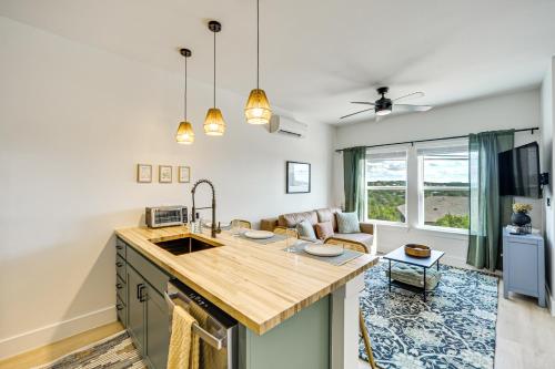7 Mi to Downtown Dripping Springs Home with Views! in Dripping Springs, USA