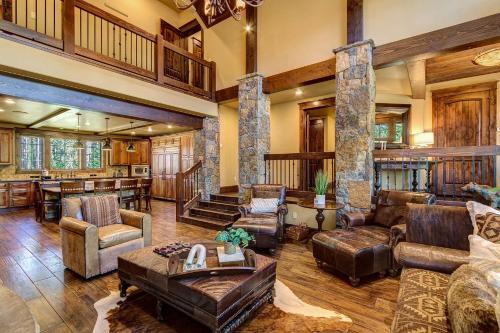 Luxurious 6BR 3Min Walk to Main Lifts in Breckenridge, USA