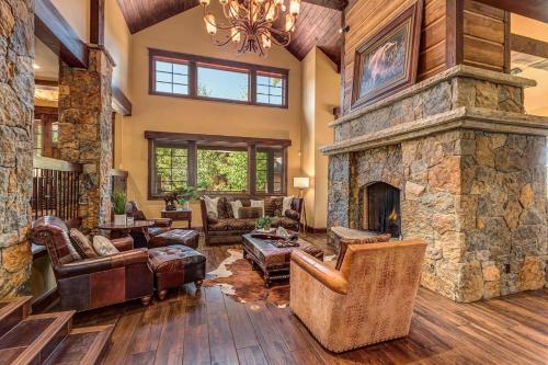Luxurious 6BR 3Min Walk to Main Lifts in Breckenridge, USA