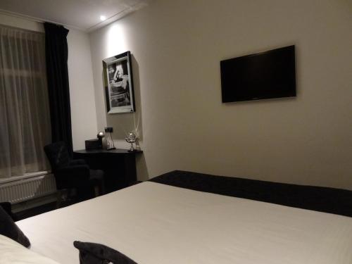 Double Room image 2