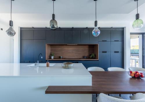 virtuve, La Californienne - Villa contemporaine design in Sauvian