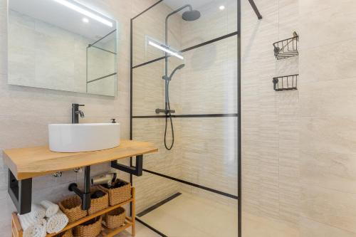Two-Bedroom House image 7