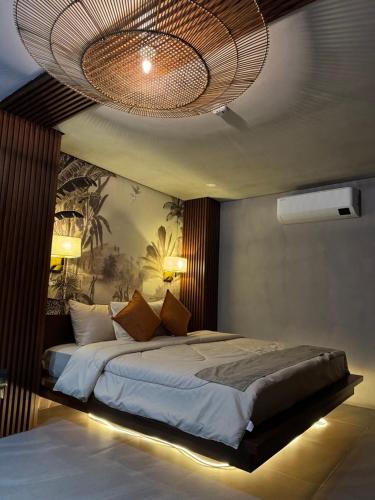 1 queen bed, 1 sofa bed, 1 futon bed