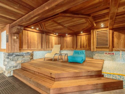 Chalet 3 chambres avec spa et piscine, pied des pistes - FR-1-461-25 in Villarencel