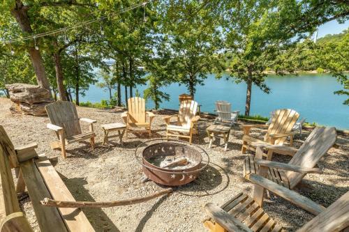Artilla Cove Cabin 7- Lake Views- Pool & Hot Tub in Branson, USA
