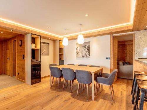 Chalet renove avec spa, piscine et parking, pied des pistes - FR-1-461-11 near Le Plan B