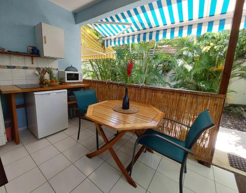 Instalações, Logisrev in Bois Jolan