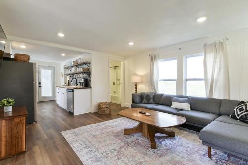 Laketown Cottages Blue Anchor in Rockaway Beach, USA