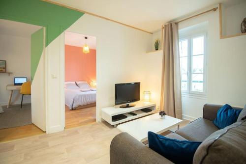 Ortak salon/TV alanı, La Motte Bridard - 2 chambres - 1 canapé-lit - Parking - Jardin (La Motte Bridard - 2 chambres - 1 canape-lit - Parking - Jardin) in Auxerre