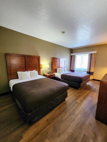 2 queen beds