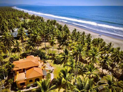 La Villa Linda at Playa Las Tortugas in Platanitos, Mexico