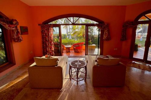 La Villa Linda at Playa Las Tortugas in Platanitos, Mexico