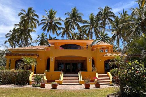La Villa Linda at Playa Las Tortugas in Platanitos, Mexico