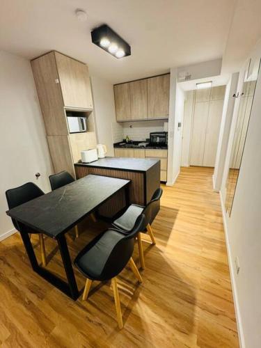 One-Bedroom Apartment image 8