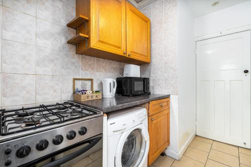 Aldgate Flats - image 2
