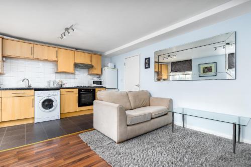 Aldgate Flats - image 14