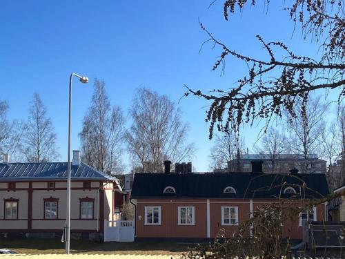 Ihastuttava yksiö loistopaikalla (Ihastuttava yksio loistopaikalla) in เรามา