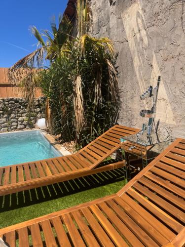 maison luxueuse avec piscine privee chauffee near Brasserie le Johnston