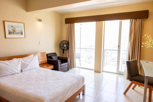 Standard Room with Balcony image 10
