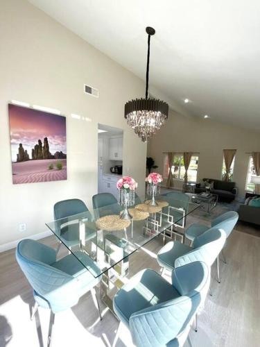 Family Paradise near Disneyland with Sparkling Pool in Fountain Valley