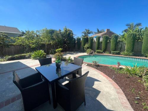 Family Paradise near Disneyland with Sparkling Pool in Del Prado Bolsa, USA
