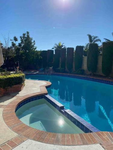 Family Paradise near Disneyland with Sparkling Pool in Fountain Valley