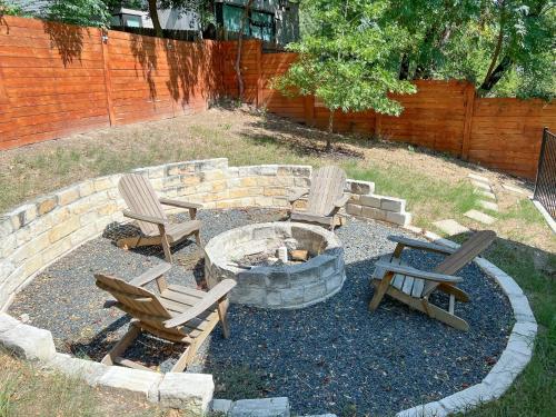 Upstay - Eastside Home w Patio BBQ - Mins to DT in Austin, USA