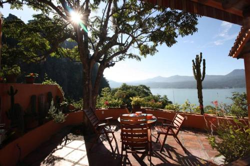 Breathtaking views from a beautiful home!!! in Valle de Bravo, Mexico