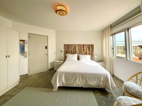 Deluxe Double Room with Balcony and Sea View image 1