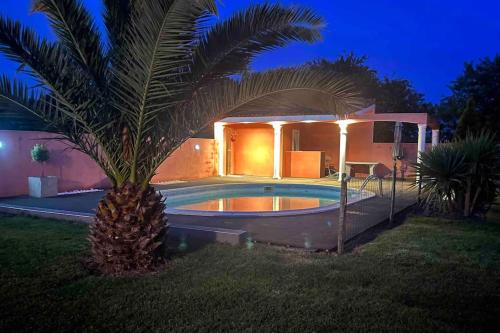 Villa avec piscine, Spa, terrain de pétanque, baby foot, ping pong gîte à louer Labarthe-sur-Lèze