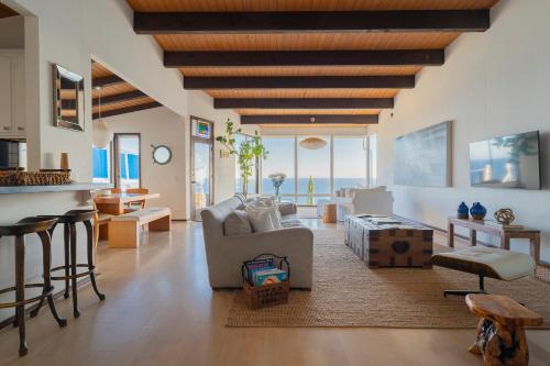 Malibu Retreat with Beach Access and Ocean View in Malibu, USA