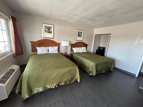 Exterior view, Dixon Motel in Dixon